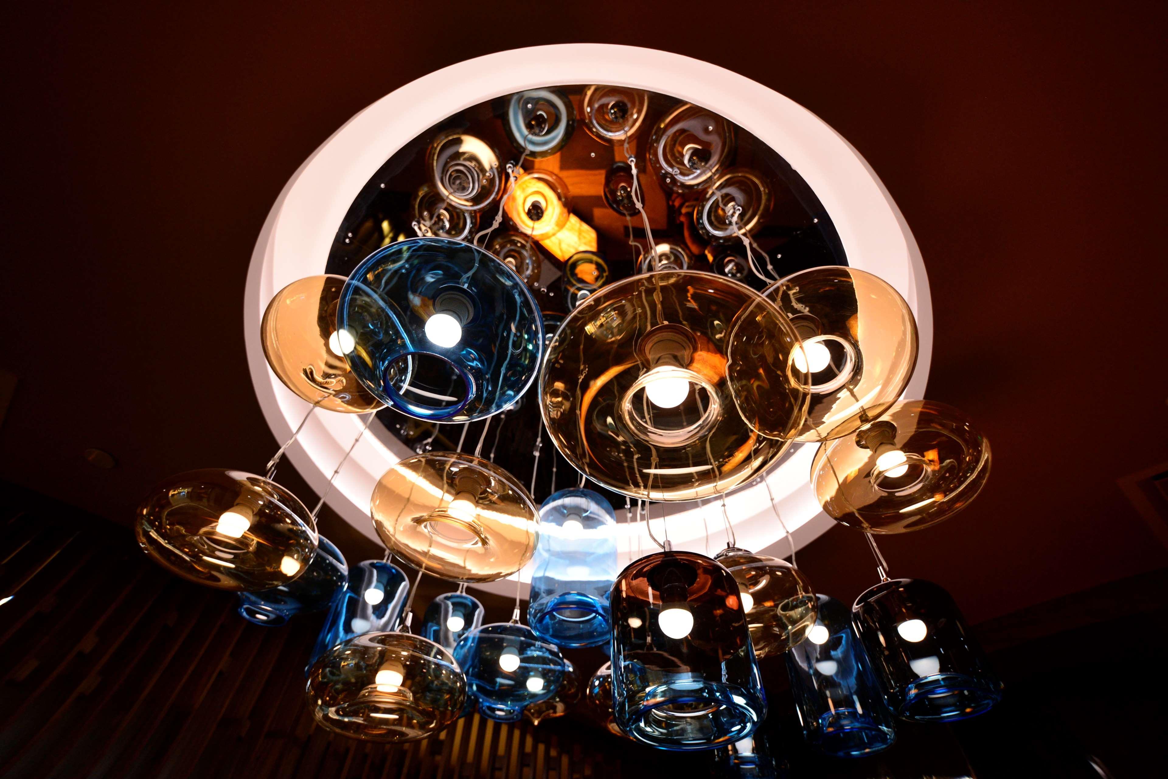 Radisson Blu Hotel Jerevan Eksteriør bilde A chandelier