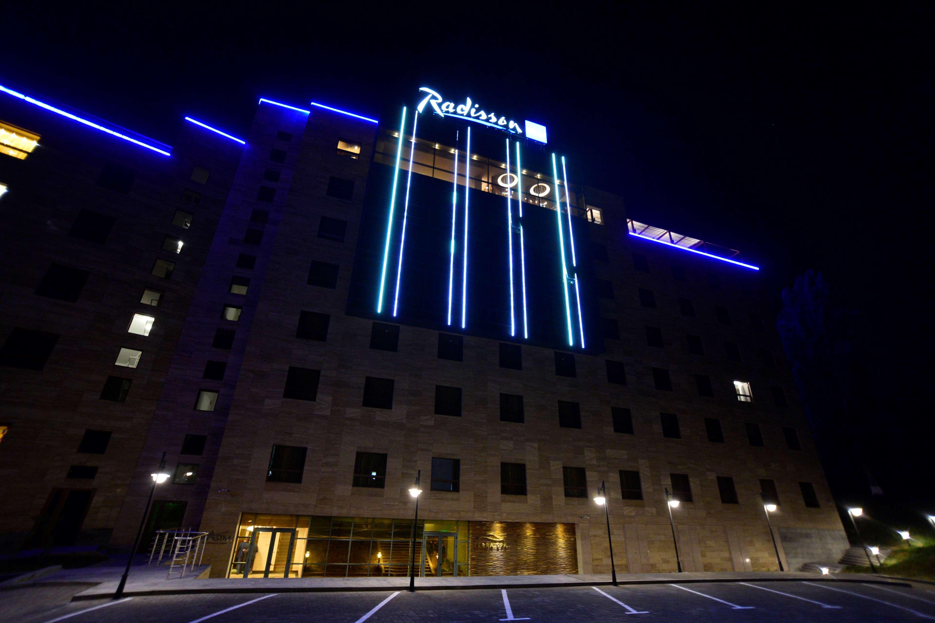 Radisson Blu Hotel Jerevan Eksteriør bilde Radisson Blu Hotel, Bucharest