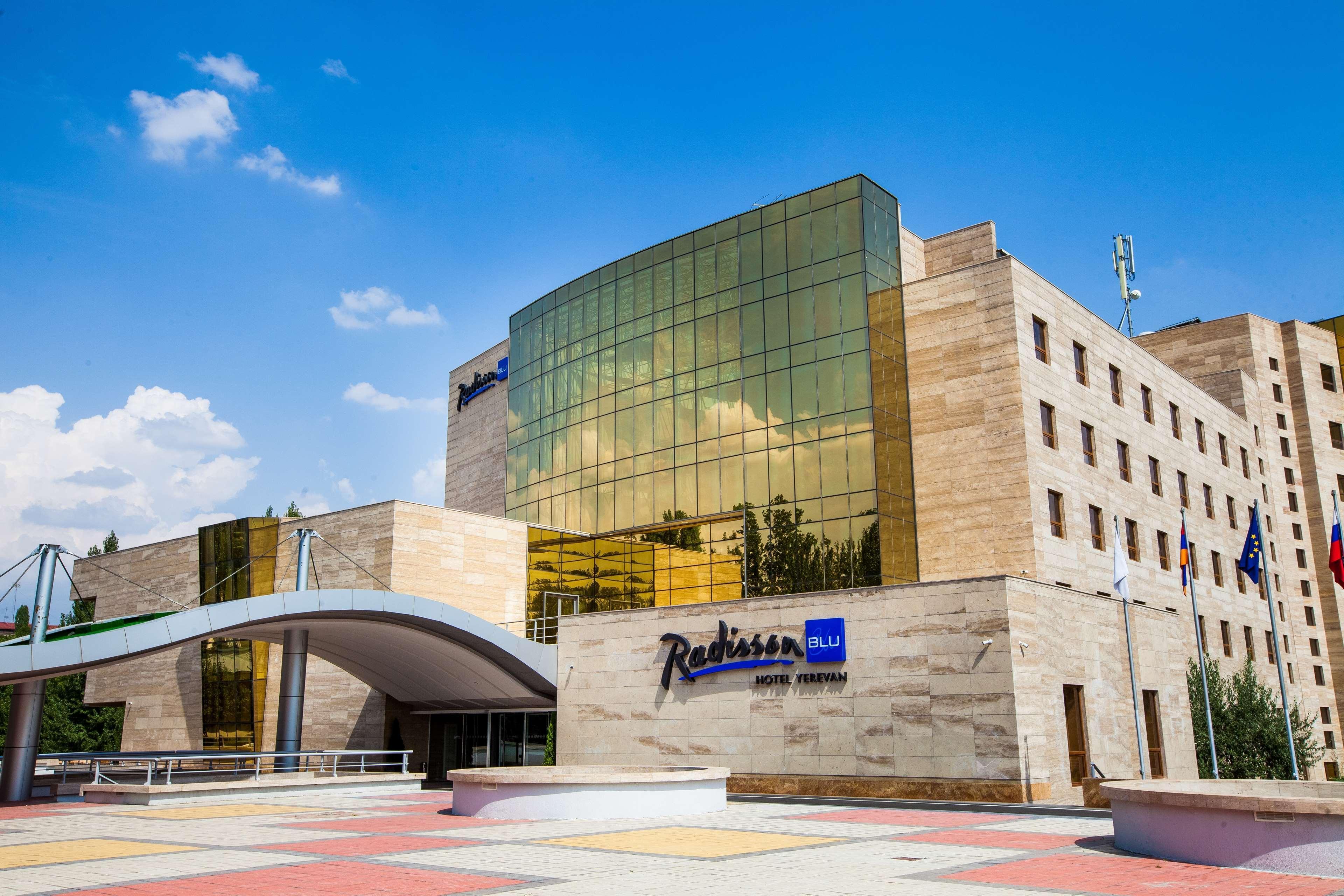 Radisson Blu Hotel Jerevan Eksteriør bilde The Radisson Blu hotel in Yerevan