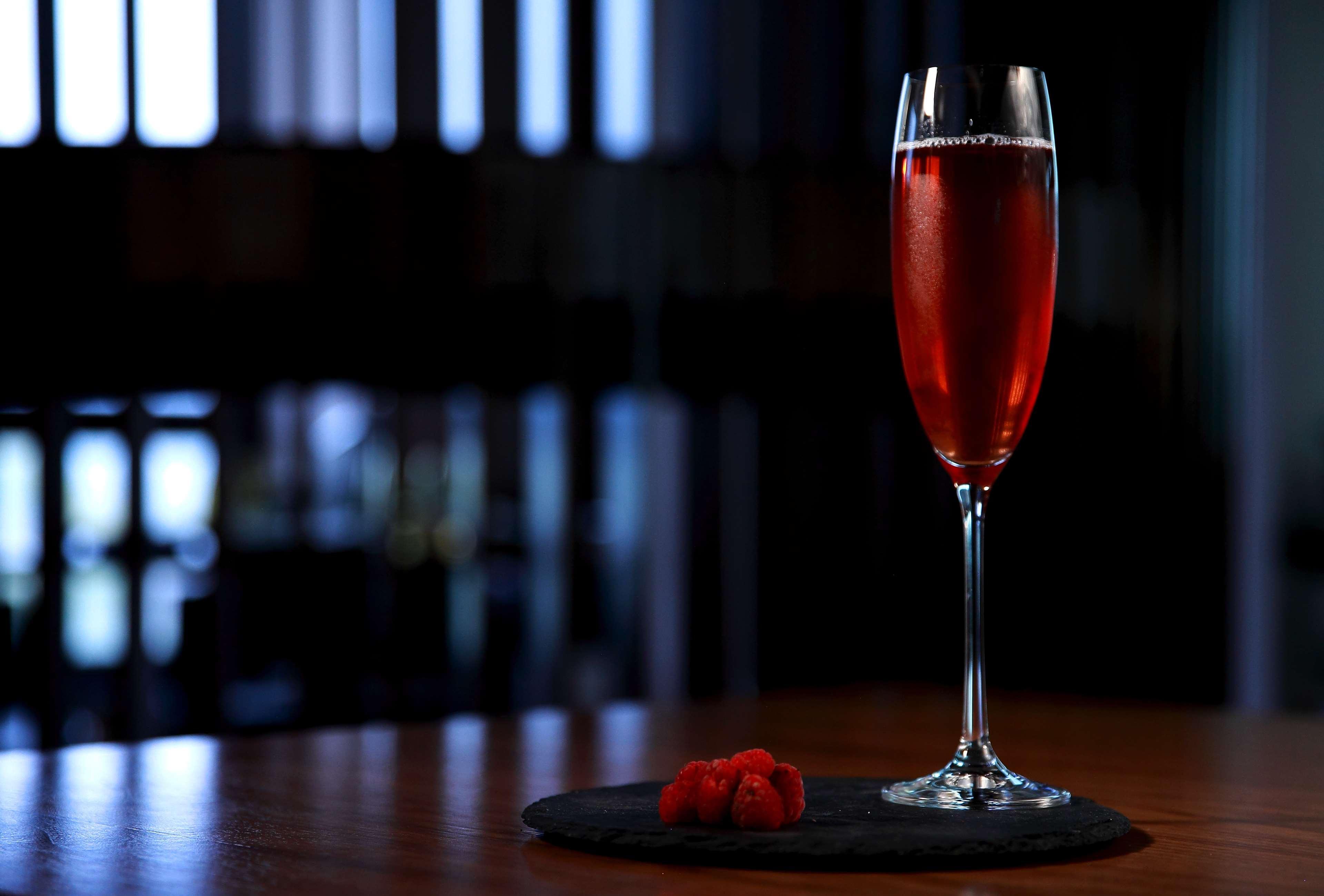 Radisson Blu Hotel Jerevan Eksteriør bilde A Kir Royale