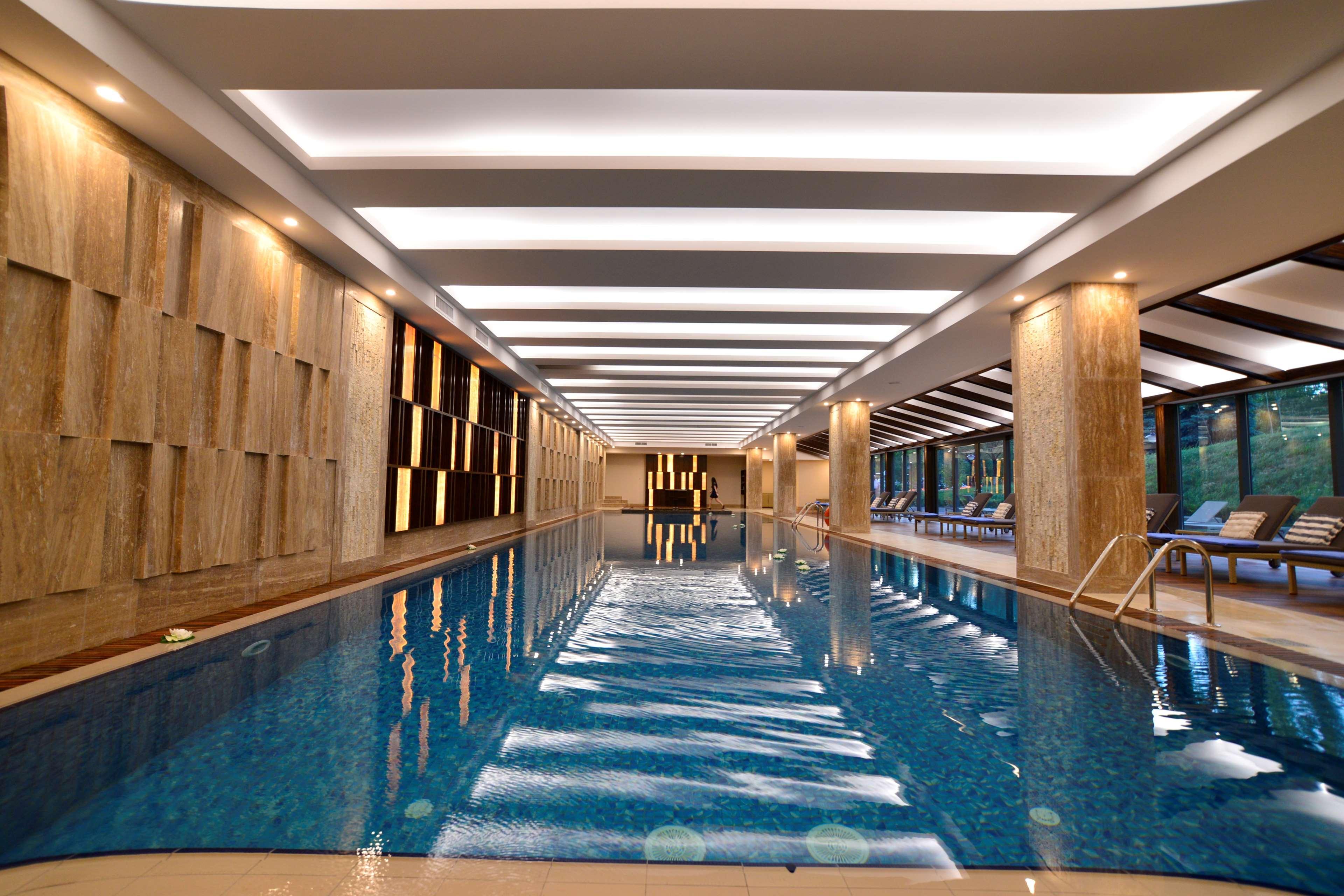 Radisson Blu Hotel Jerevan Eksteriør bilde The indoor pool