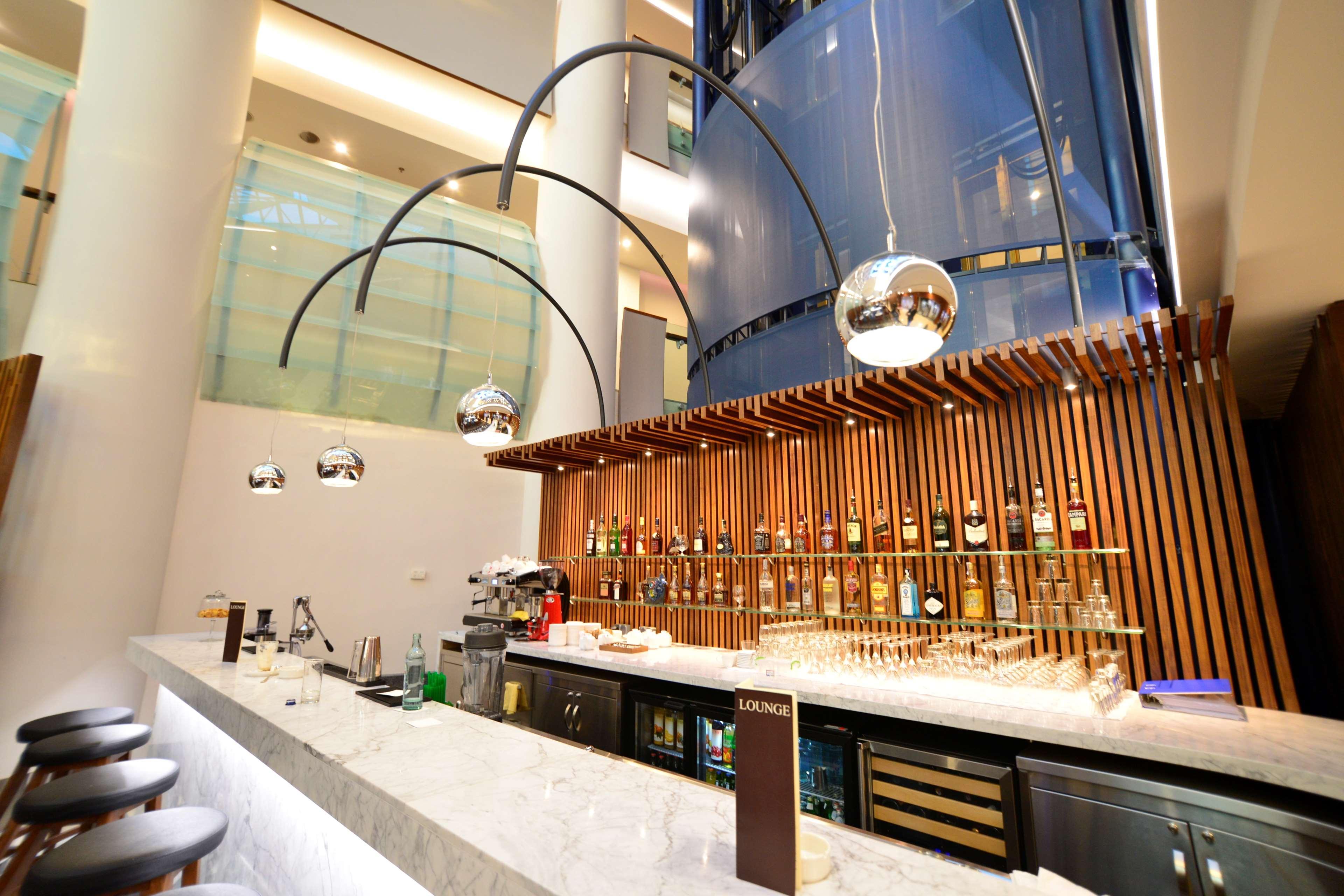 Radisson Blu Hotel Jerevan Eksteriør bilde The bar at the lobby