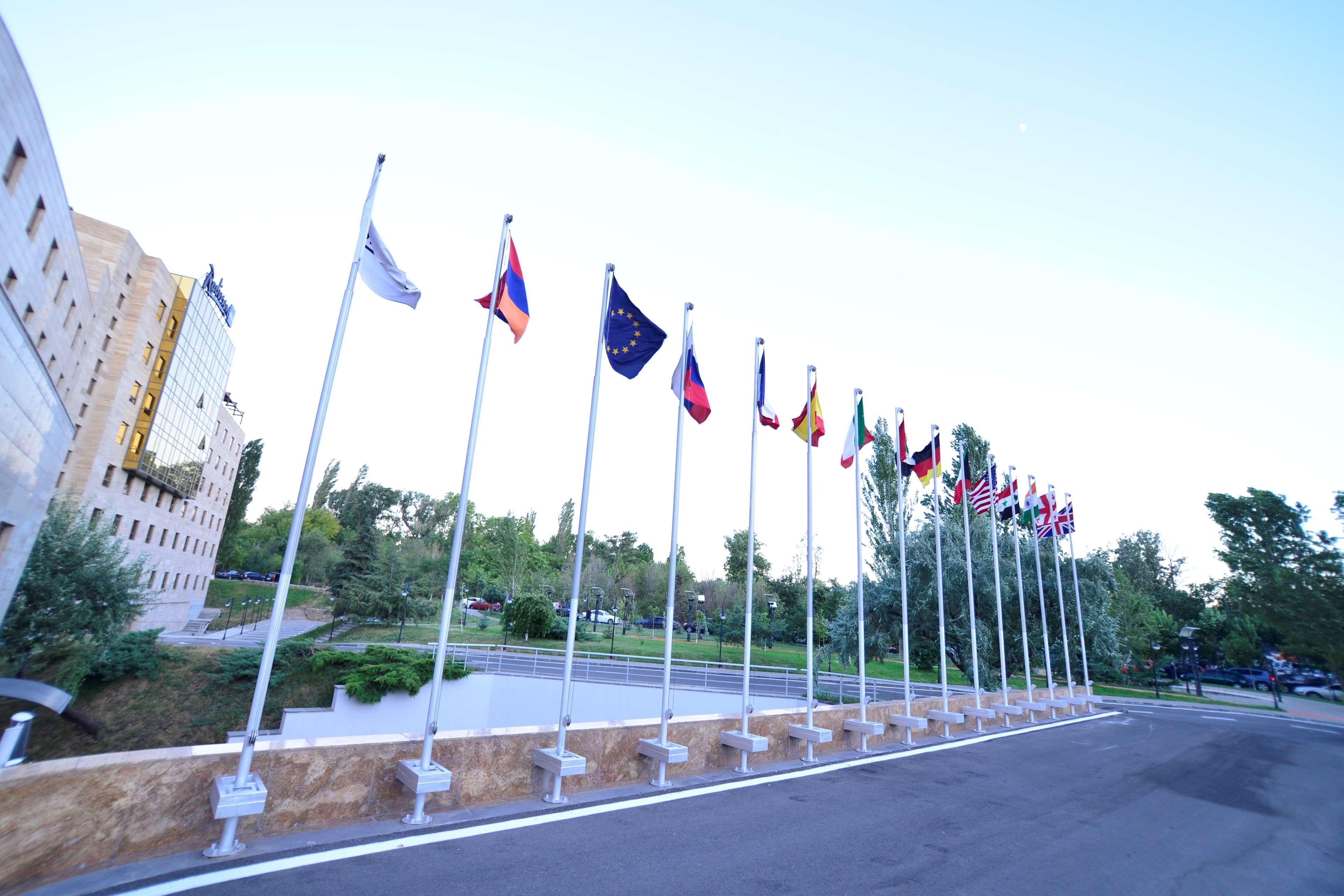 Radisson Blu Hotel Jerevan Eksteriør bilde Flags of the 15 founding members of the European Space Agency at the agency's headquarters in Paris
