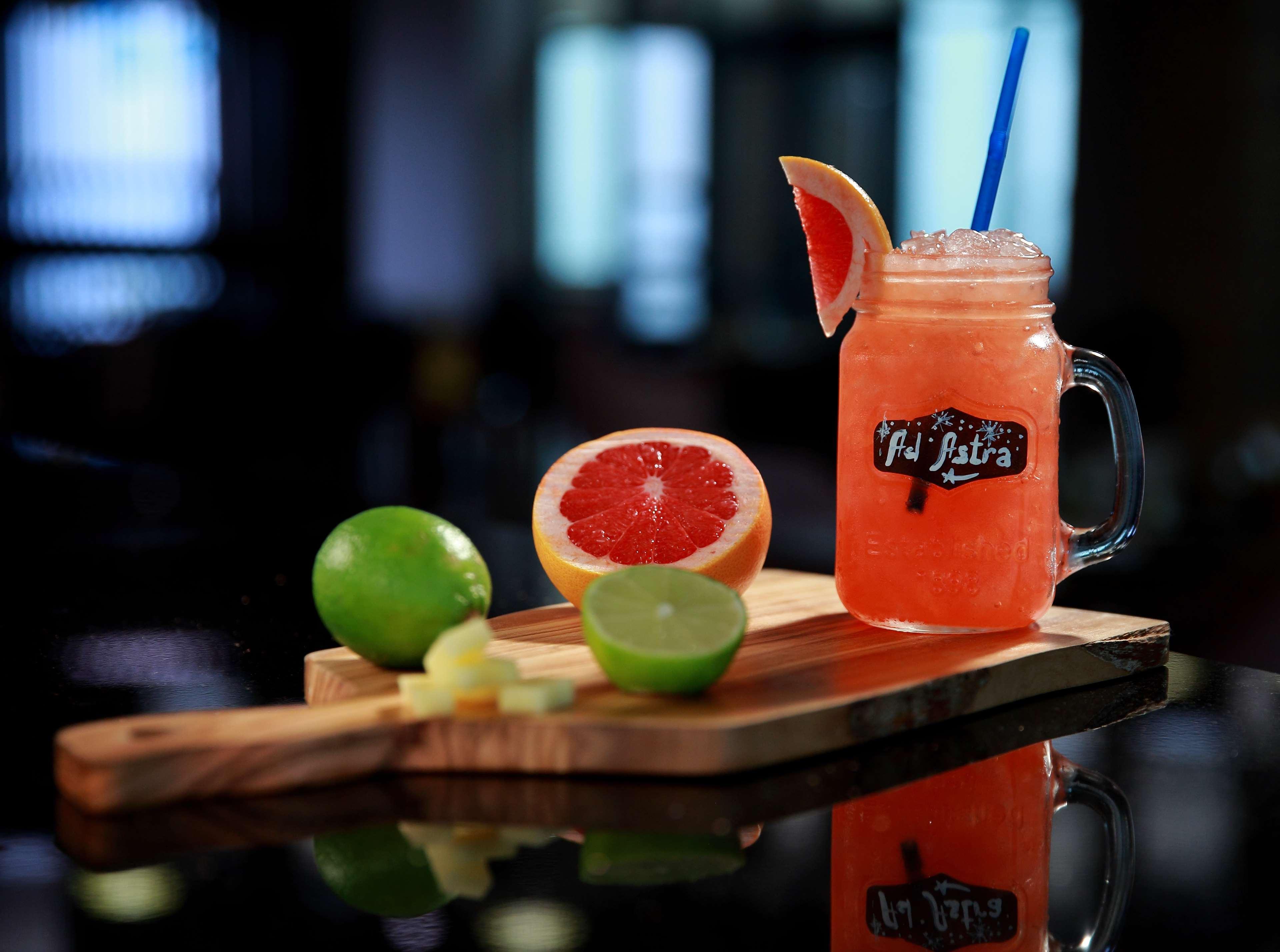 Radisson Blu Hotel Jerevan Eksteriør bilde A grapefruit margarita