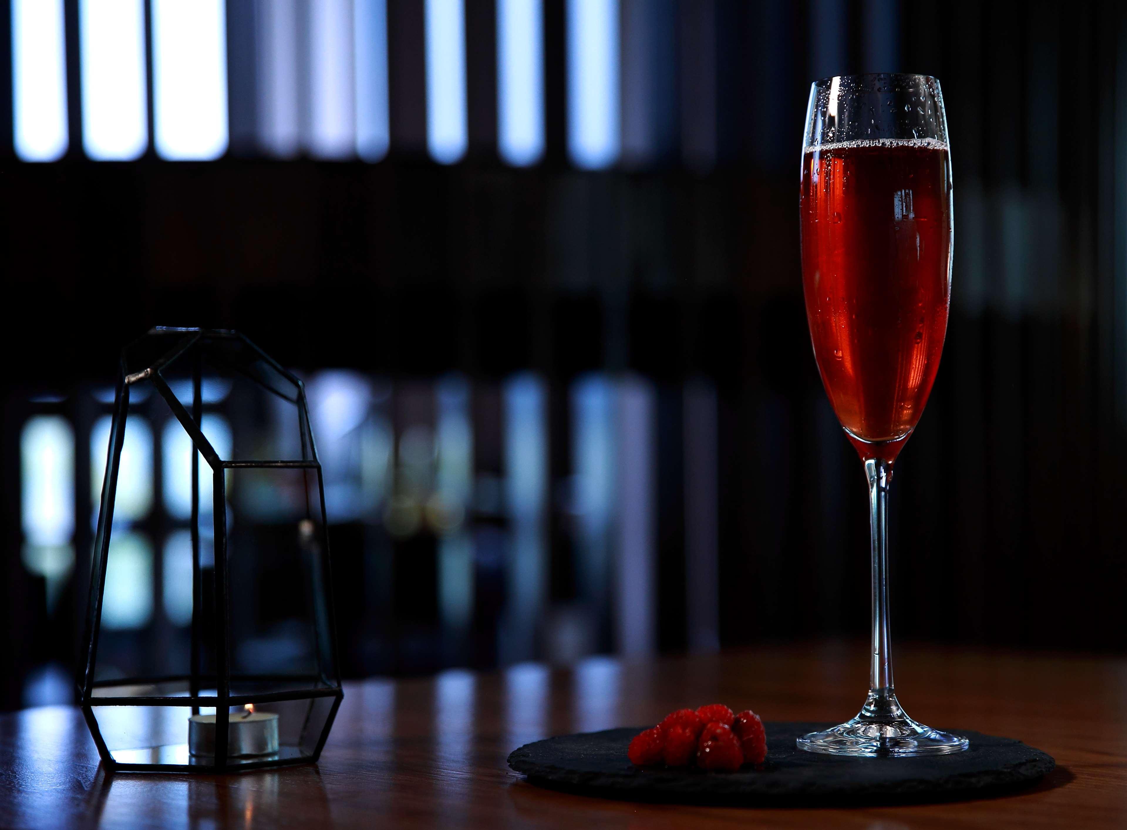Radisson Blu Hotel Jerevan Eksteriør bilde A Kir Royale