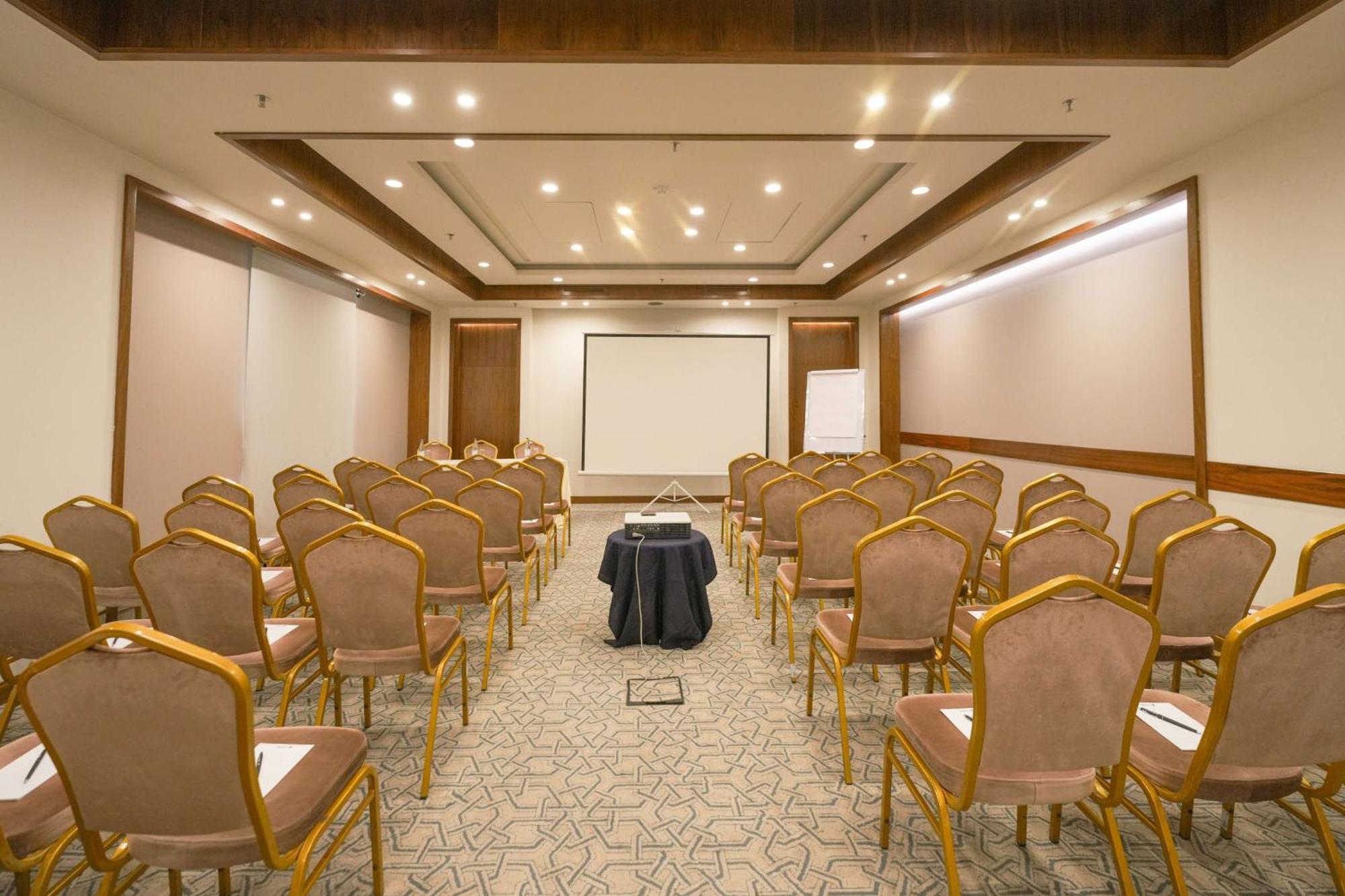 Radisson Blu Hotel Jerevan Eksteriør bilde Meeting room